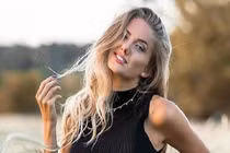 'Nữ thần điền kinh' người Đức cao 1,80 m, là người mẫu bán chuyên