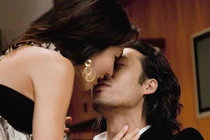 Bí mật kinh khủng bên trong chiếc túi xách của vợ