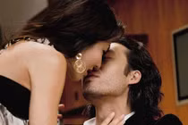 Bí mật kinh khủng bên trong chiếc túi xách của vợ