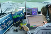 Video: Vì sao máy bay không bao giờ 'kẹt đường' trên trời?