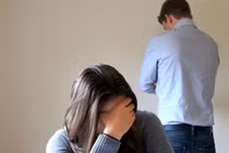 Dấu hiệu nhận biết đàn ông ki bo tàn nhẫn với vợ con