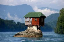 Những ngôi nhà mọc lên ở nơi khắc nghiệt không tưởng