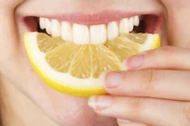 Video: Bí quyết giúp hàm răng trắng như sứ với chỉ 1 quả chanh
