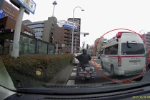 Video: Cách người Nhật phản ứng khi nghe tiếng còi xe cứu thương, cứu hỏa