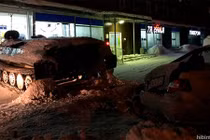 Video: Dùng xe bọc thép phá cửa hàng để lấy trộm một chai rượu