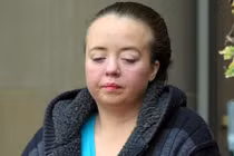 Người mẹ "điên" bỏ mặc bé trai 15 tháng tuổi đói đến chết