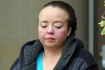 Người mẹ "điên" bỏ mặc bé trai 15 tháng tuổi đói đến chết