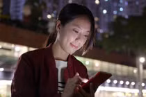 Em trả trầu cau để lấy ông già hơn 60 tuổi