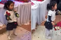 Video: Cô bé hát tặng cô dâu, chú rể trong đám cưới “gây bão“