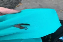 Tiếp viên Vietnam Airlines bị ném tàn thuốc ở ngoài đường