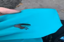 Tiếp viên Vietnam Airlines bị ném tàn thuốc ở ngoài đường