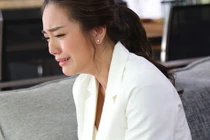 Đêm tân hôn, tôi chạm phải ánh mắt lúng túng, lo sợ của chồng