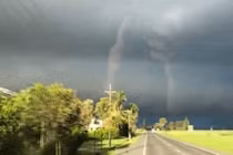 Video: Kỳ lạ hình ảnh bàn tay khổng lồ xuất hiện trên bầu trời