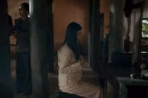 Trà My 'Vợ ba' đăng ảnh rạng rỡ sau tâm bão phim bị dừng chiếu