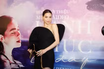 Kim Lý "bỏ mặc" Hồ Ngọc Hà trong ngày quan trọng vì lý do lạ