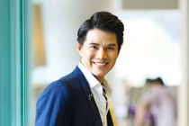 Chuyện đời của MC điển trai là đại sứ áo dài Việt Nam 2019