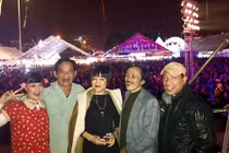 Khóc cười với cảnh đi diễn tỉnh của dàn sao Việt