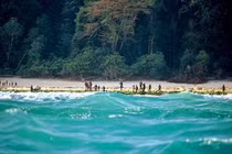 Bí mật của người phụ nữ tiếp cận với bộ tộc nguy hiểm nhất thế giới