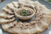 Video: Nâng tầm thịt ba chỉ luộc nhờ công thức pha nước chấm tuyệt hảo