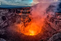 Video: Rơi vào miệng núi lửa, bạn có bị nuốt chửng như trong phim?