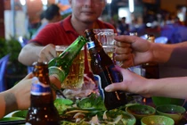 Video chế có muôn vàn lý do để người ta “ép rượu” nhau