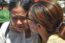 Mẹ mất trước ngày thi, nữ sinh nén nỗi đau làm bài