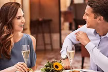 Quà sinh nhật vợ thì nợ nhưng "dốc sạch túi" chiều bồ ăn chơi