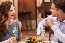 Quà sinh nhật vợ thì nợ nhưng "dốc sạch túi" chiều bồ ăn chơi