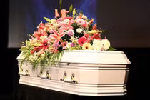 Nằm trong quan tài 30 tiếng đồng hồ, nhận ngay 7 triệu đồng