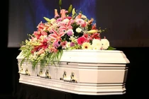 Nằm trong quan tài 30 tiếng đồng hồ, nhận ngay 7 triệu đồng