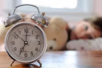 Video: Hiểm họa không ngờ khi liên tục tắt báo thức để ngủ tiếp