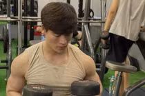 Võ Tấn Phát bị nửa showbiz "cà khịa" khi khoe body