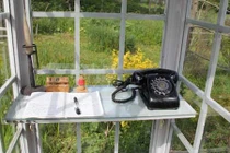 Sự thật chiếc điện thoại "kết nối" với thế giới bên kia