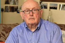 Bị nữ tu sĩ hiếp dâm, người đàn ông quyết tìm lại con ruột