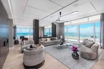 Thăm biệt thự siêu sang Kim Kardashian được chồng tặng quà Giáng sinh