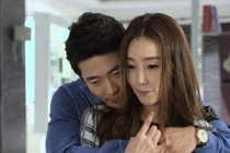 Qua đêm cùng sếp, choáng váng khi tỉnh dậy thấy 5 triệu cùng vật lạ