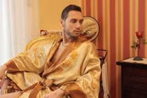 Trai đẹp bán thân tiết lộ những đề nghị kỳ quặc của khách hàng