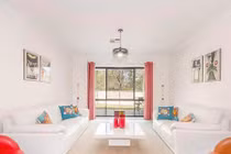 Chồng cũ Phi Thanh Vân tậu biệt thự triệu đô bên Úc