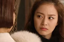 Em chồng bày trò hành hạ chị dâu, để rồi bị anh trai đuổi ra đường