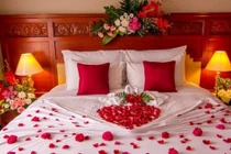 Đêm tân hôn, tôi thấy tin nhắn: "Clip đâu anh ơi" trong điện thoại chồng