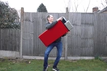 Chiếc bật lửa lớn nhất thế giới, mạnh không khác gì súng phun lửa