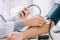 Bất thường ở mắt cảnh báo cao huyết áp