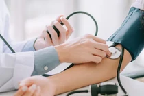 Bất thường ở mắt cảnh báo cao huyết áp