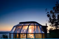 Ngôi nhà siêu nhỏ giống tàu vũ trụ giá 125.000 USD