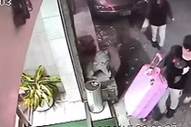 Thanh niên Trung Quốc giết bạn gái, phi tang xác trong vali