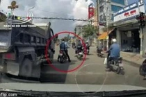 Video: Tài xế lái xe tải đuổi theo chèn ép, tấn công người đi xe máy