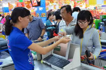 Siêu thị lại trả tiền thừa bằng kẹo, viện lý do thiếu tiền lẻ