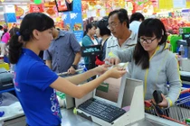 Siêu thị lại trả tiền thừa bằng kẹo, viện lý do thiếu tiền lẻ