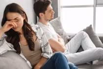 Rước nhân tình về rồi đuổi vợ "không biết đẻ" ra khỏi nhà