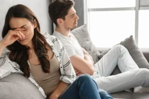 Rước nhân tình về rồi đuổi vợ "không biết đẻ" ra khỏi nhà